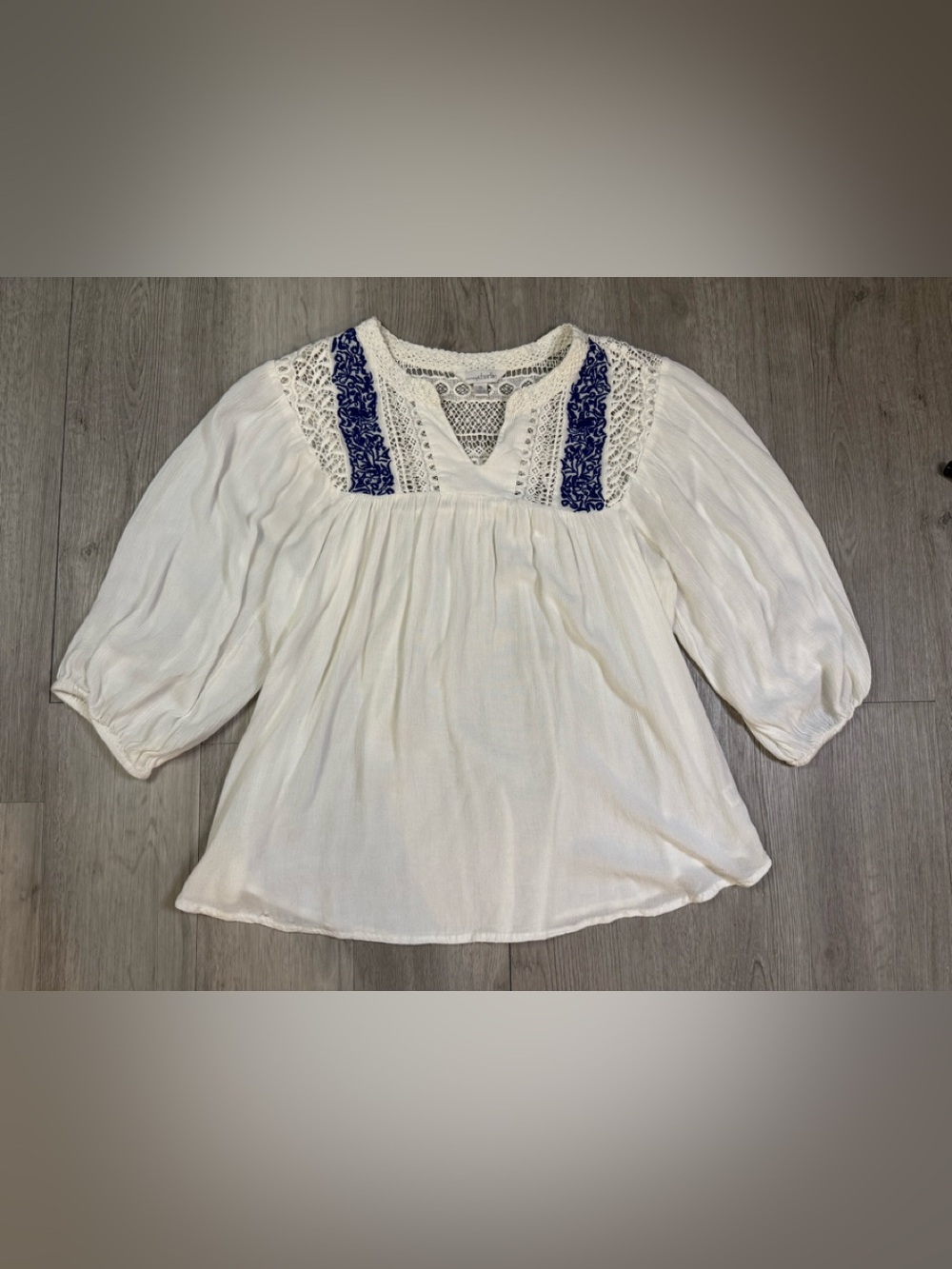 Charming Charlie White W Blue Embroidery Crochet Boho Peasant Blouse Small